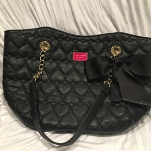 Black carryall/overnight tote